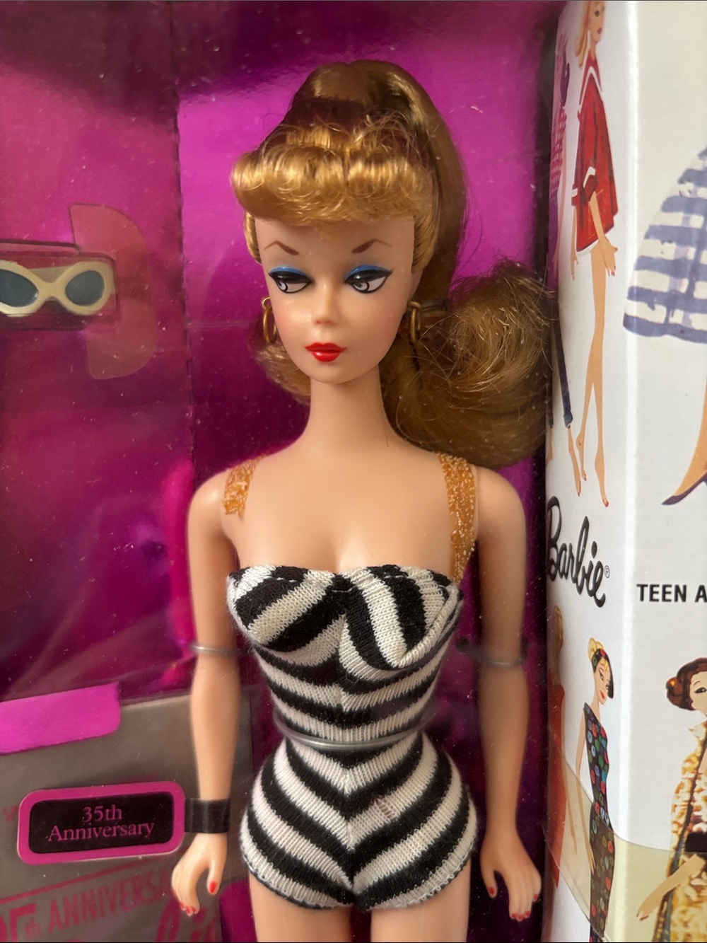 1993 Reproduction of the 1959 Barbie & Package—-35th Anniversary - Picture 2 of 9
